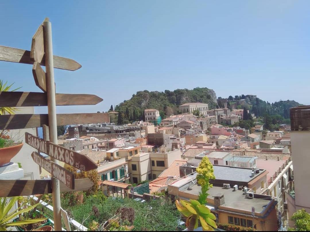 "Little Sicilian Home"-Room With A Private Bathroom & Kitchen -Fridge - And Shared A Beautiful Terrace On Hostel Taormina Center エクステリア 写真